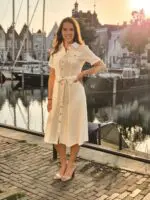 Liv - witte jurk met knopen