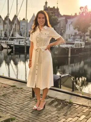 Liv - witte jurk met knopen