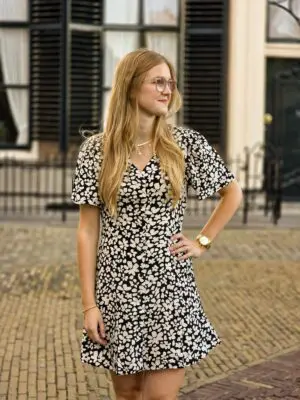 Malba - jurk zwart met bloemen