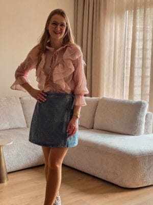 Lynn - roze blouse met ruffles